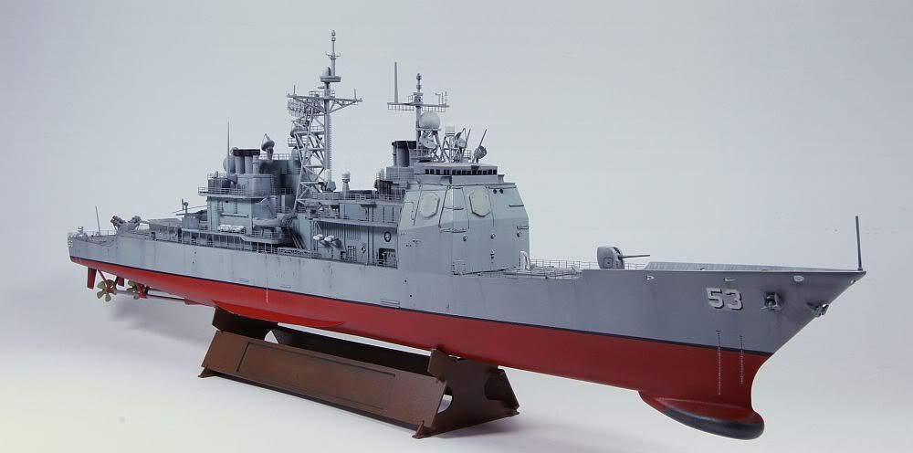 ドラゴン製USSイージス巡洋艦モービルベイ　完成品　アクリル製ケース付　プラ模型 ドラゴン製USSイージス巡洋艦モービルベイ 完成品 アクリル製